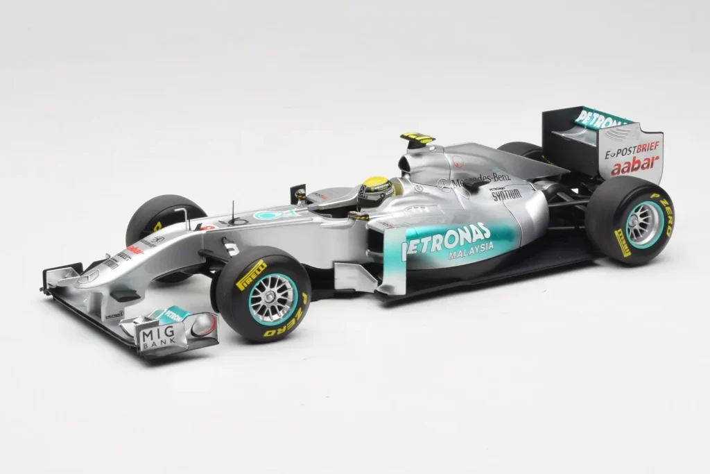 โมเดลรถ 1:18 Mercedes MGP W02 #8 N. Rosberg Mercedes GP Showcar ปี 2011 Minichamps (มือสอง)