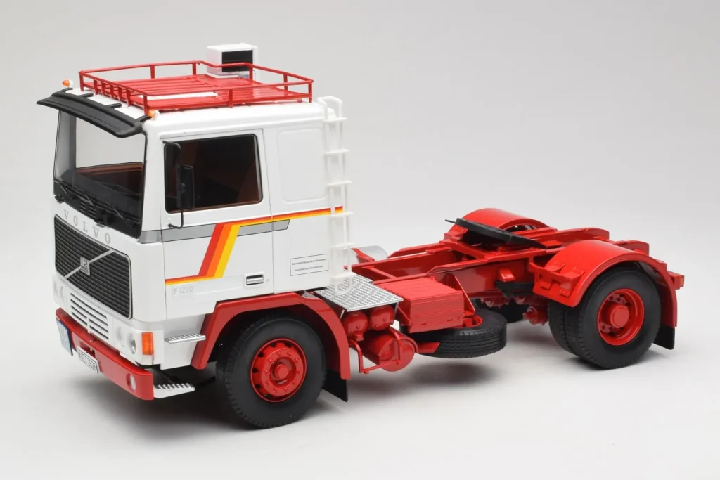 โมเดลรถ 1:18 Volvo F12 White Red Road Kings