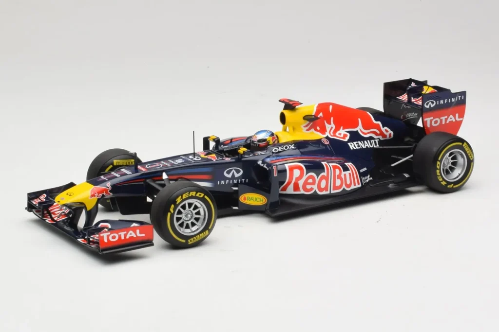 โมเดลรถ 1:18 Red Bull RB8 Renault #1 S. Vettel Red Bull Racing Showcar ปี 2012 Minichamps (มือสอง)
