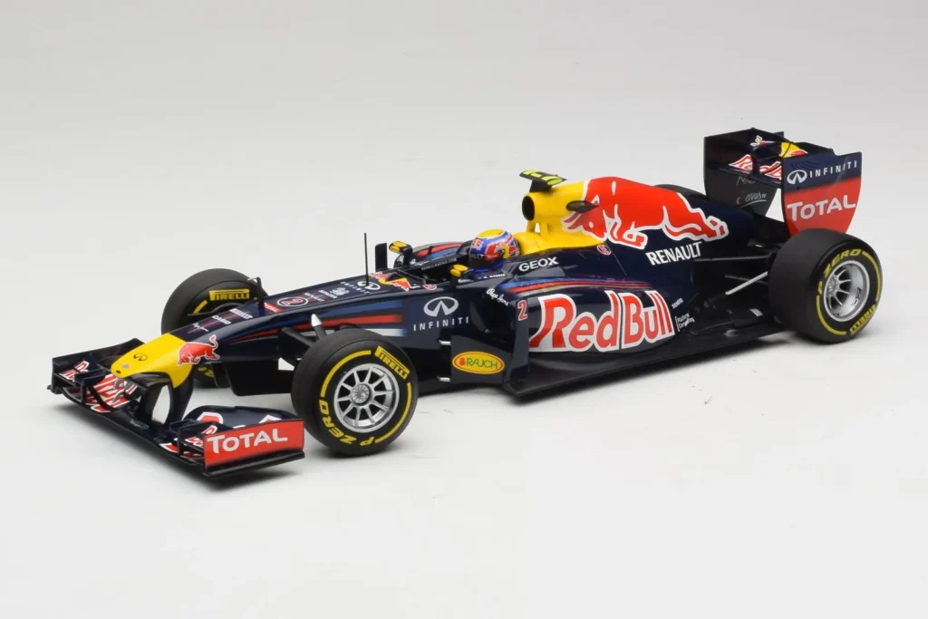 โมเดลรถ 1:18 Red Bull RB8 Renault #2 M. Webber Red Bull Racing Showcar ปี 2012 Minichamps (มือสอง)