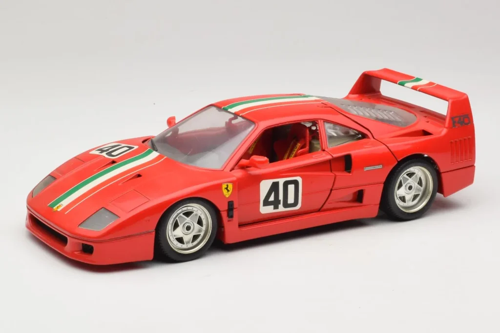 Model 1:18 Ferrari F40 #40 Red with Italian Flag Bburago