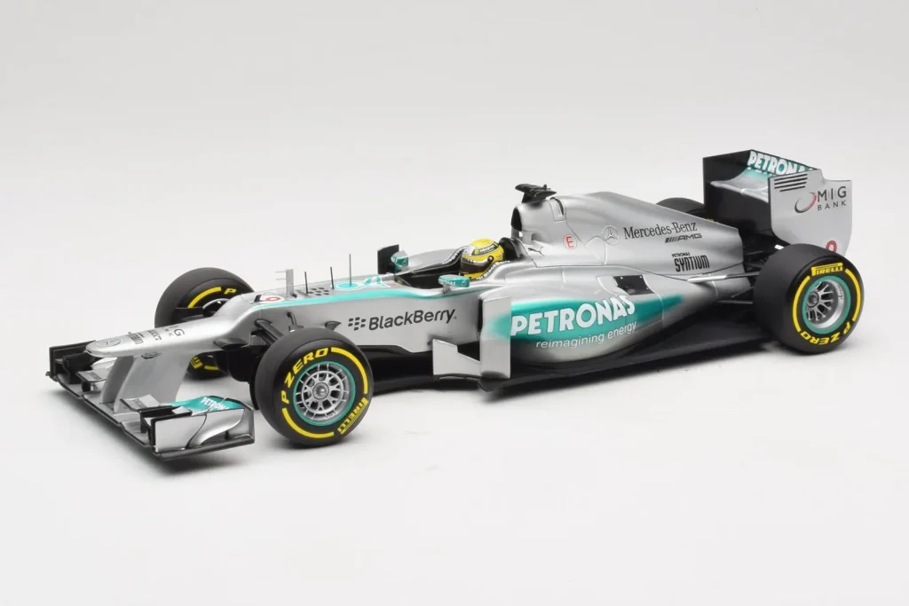โมเดลรถ 1:18 Mercedes W04 #9 N. Rosberg Mercedes AMG Petronas Showcar ปี 2013 Minichamps (มือสอง)
