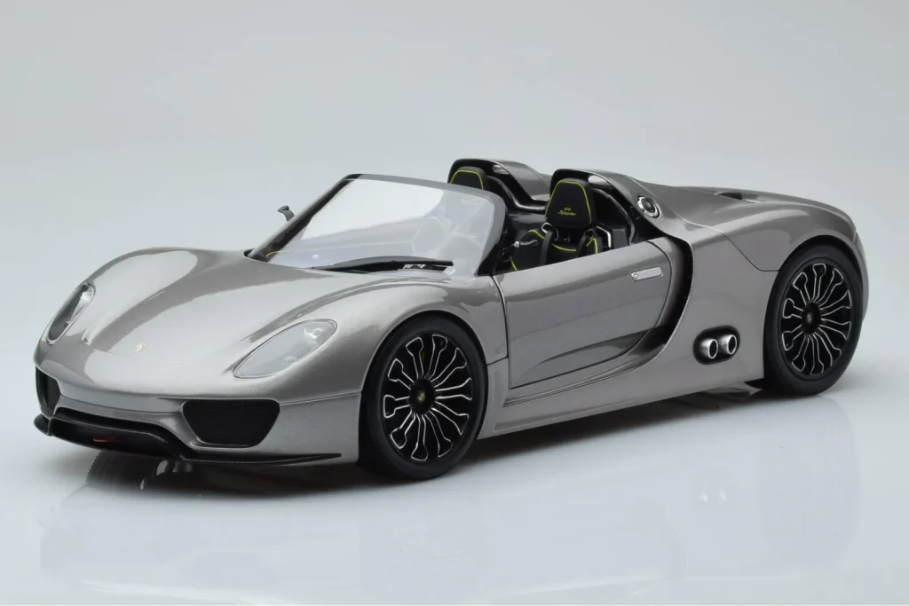 โมเดลรถ 1:18 Porsche 918 Spyder Prototype สีเทาเมทัลลิก Minichamps (มือสอง)