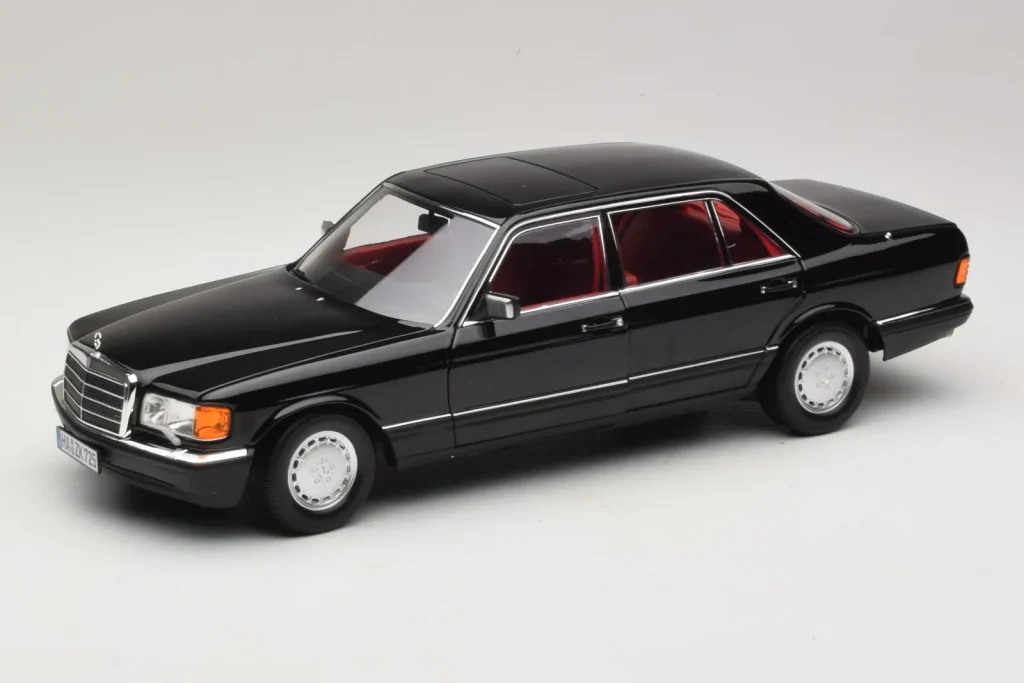 车型 1:18 Mercedes 560 SEL W126 Black With Red Interior Norev