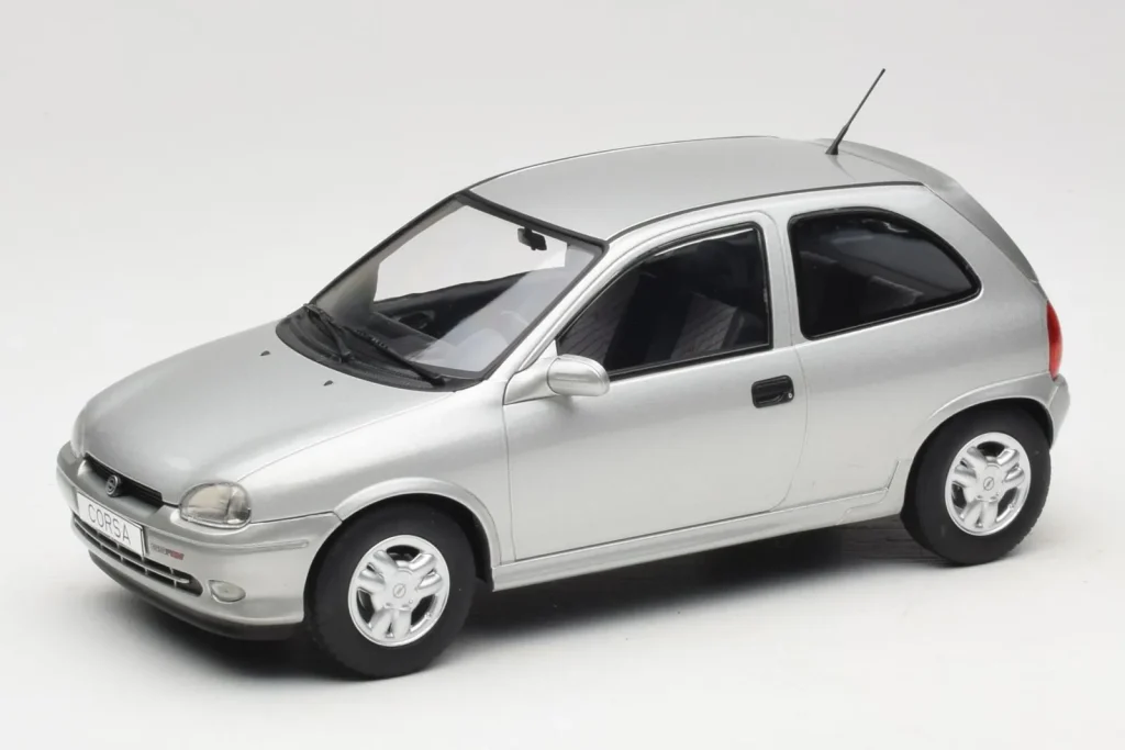 โมเดลรถ 1:18 Opel Corsa B สีเทาเมทัลลิก MCG