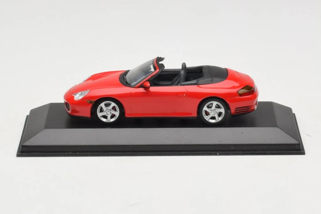 车型 1:43 Porsche 911 996 Carrera 4S Cabriolet 红色 Minichamps