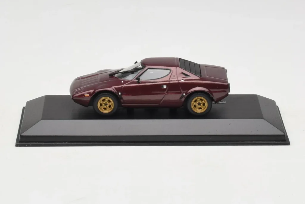 Model 1:43 Lancia Stratos Burgundy red Minichamps