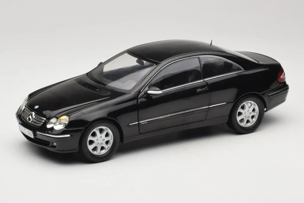 โมเดลรถ 1:18 Mercedes CLK C209 สีดำเมทัลลิก Kyosho (มือสอง)