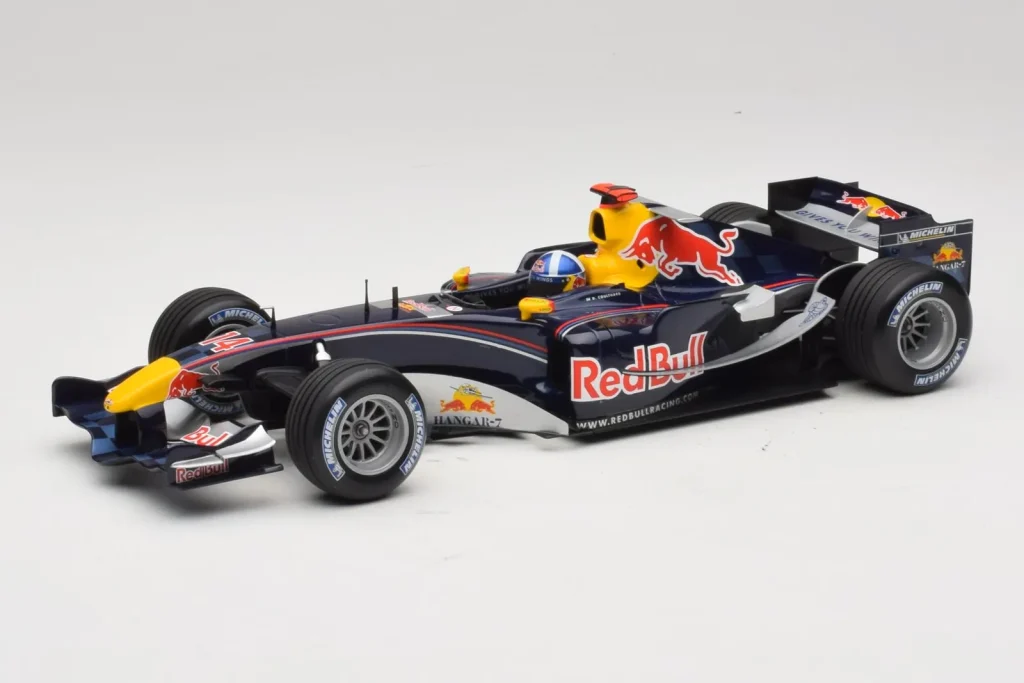 โมเดลรถ 1:18 Red Bull RB1 Cosworth #14 D. Coulthard Red Bull Racing Showcar ปี 2005 Minichamps [100050084] (มือสอง)