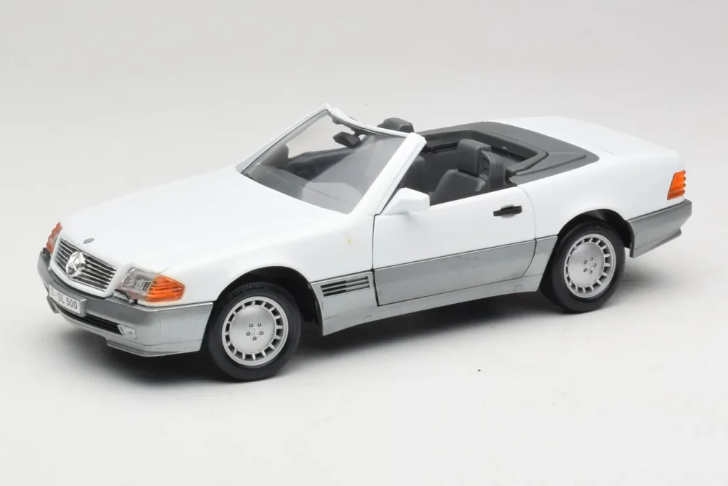 โมเดลรถ 1:18 Mercedes 500 SL R129 สีขาว Roadtough (มือสอง)