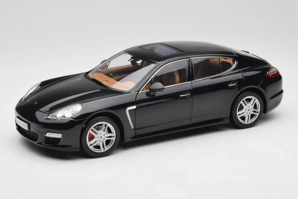 Model 1:18 Porsche Panamera 970 Turbo Basalt Black Norev