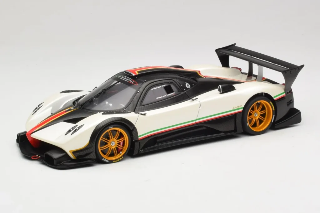 车型 1:18 Pagani Zonda R Revolucion 白色 AUTOart