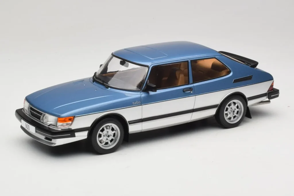 Model 1:18 Saab 900 Turbo metallic blue MCG