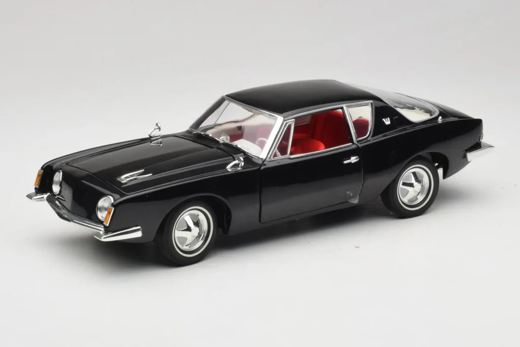 โมเดลรถ 1:18 Studebaker Avanti สีดำ Signature Models (มือสอง)