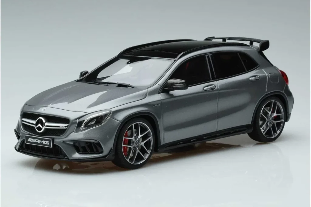 Model 1:18 Mercedes AMG GLA 45 X156 Dealer Edition GT Spirit