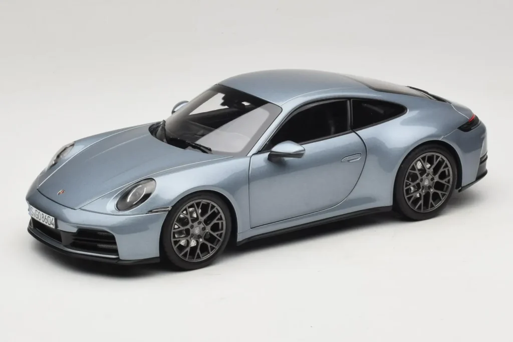 车型 1:18 Porsche 911 992.2 Carrera Polar 金属银 Norev