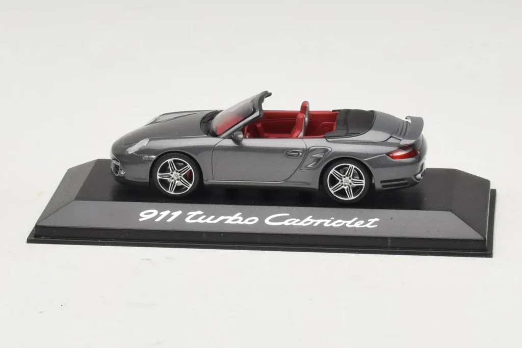โมเดลรถ 1:43 Porsche 911 997 Turbo Cabriolet สีเทาเมทัลลิก Minichamps [WAP02015216] (มือสอง)