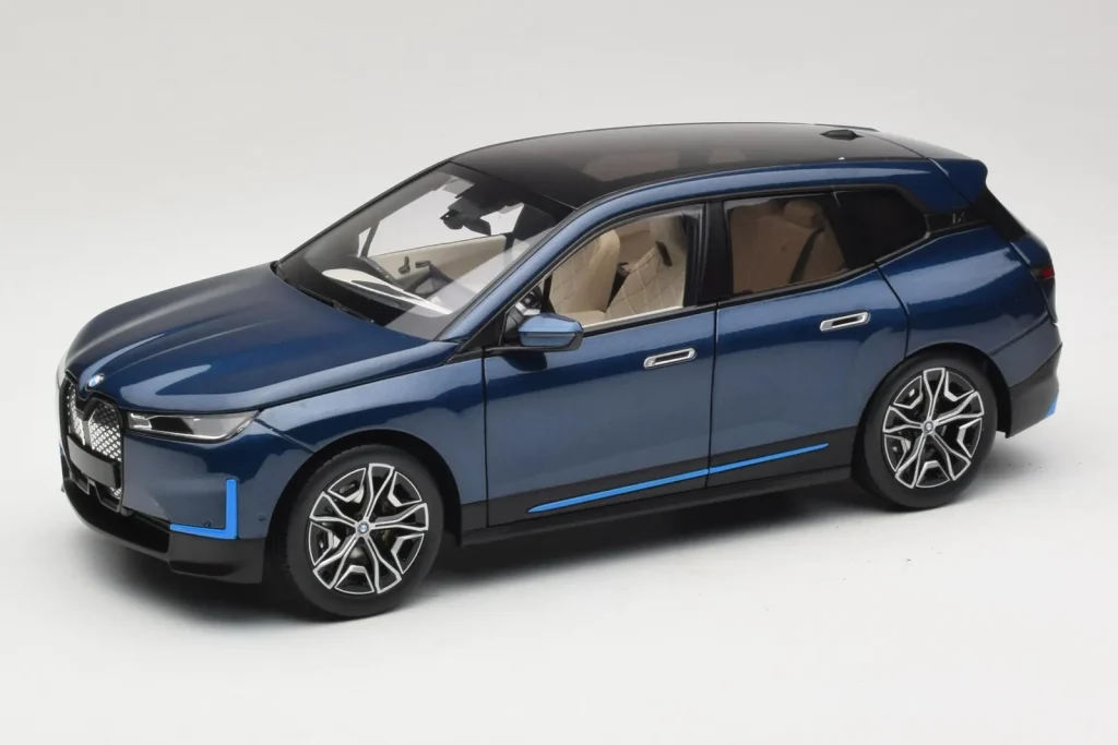 车型 1:18 BMW iX 金属蓝 Minichamps