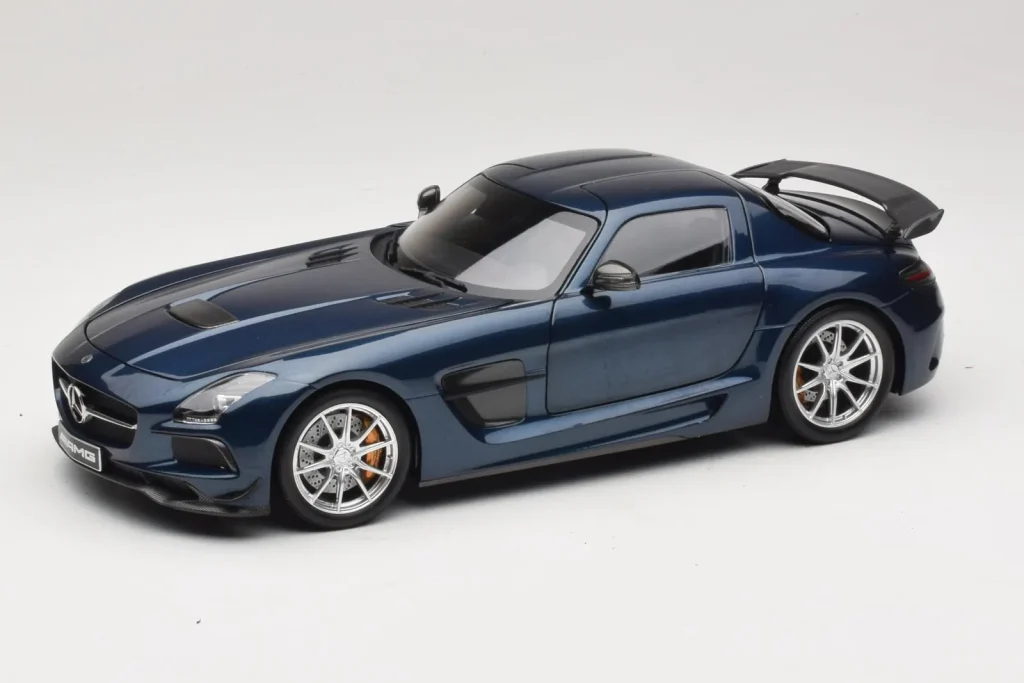 โมเดลรถ 1:18 Mercedes SLS AMG Black Series Daytona Blue Metallic Minichamps