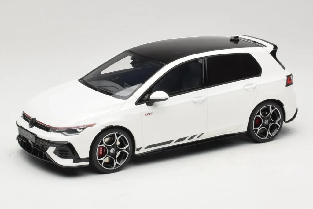 โมเดลรถ 1:18 Volkswagen Golf Mk8 GTI Clubsport Pure สีขาว Otto