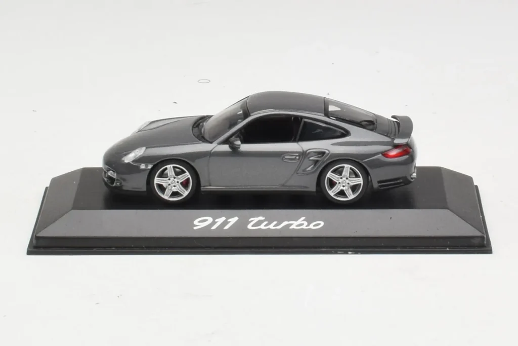 โมเดลรถ 1:43 Porsche 911 997 Turbo สีเทาเมทัลลิก Minichamps [WAP02013116] (มือสอง)