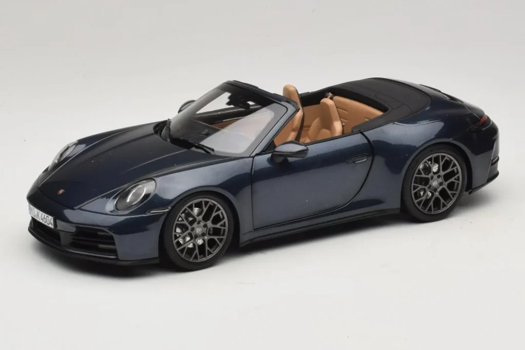 โมเดลรถ 1:18 Porsche 911 992.2 Carrera Cabriolet Yachting สีน้ำเงิน Norev