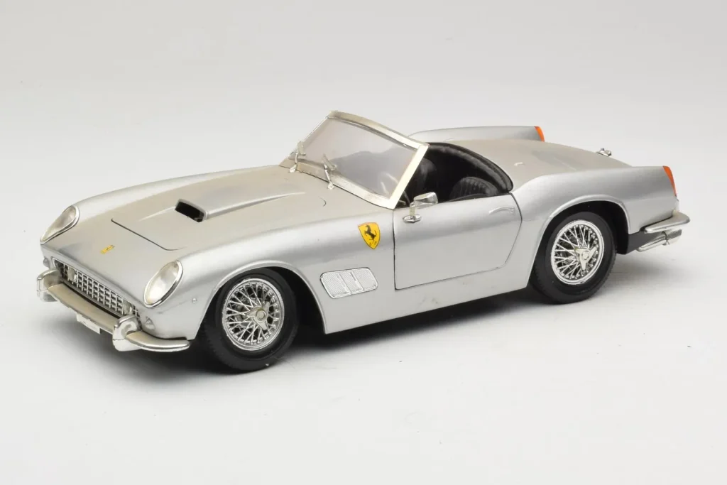 Model 1:18 Ferrari California Cabriolet silver Tonka
