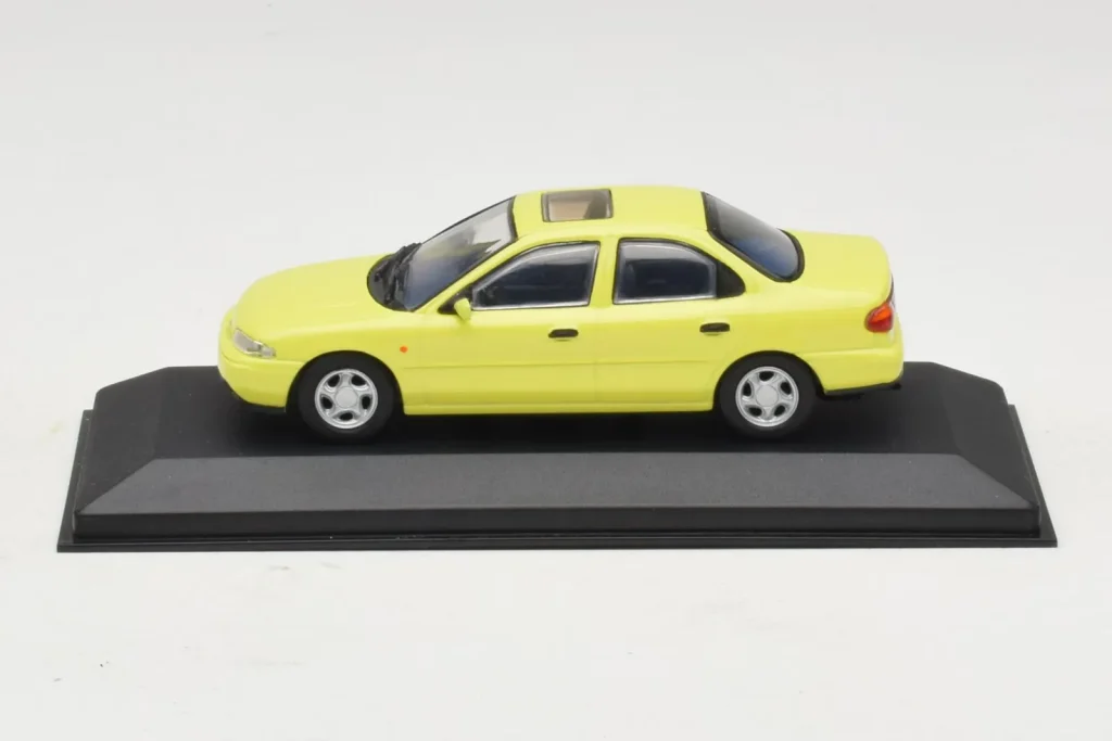 โมเดลรถ 1:43 Ford Mondeo Mk1 Citrus สีเหลือง Minichamps (มือสอง)