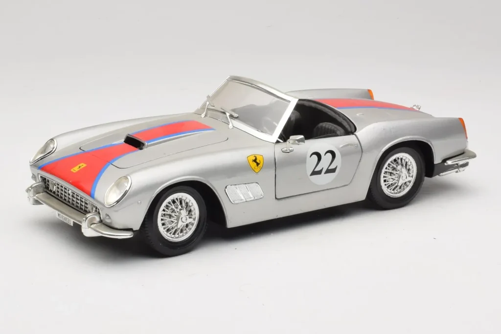 Model 1:18 Ferrari California #22 Silver Red Stripe year 1966 Tonka