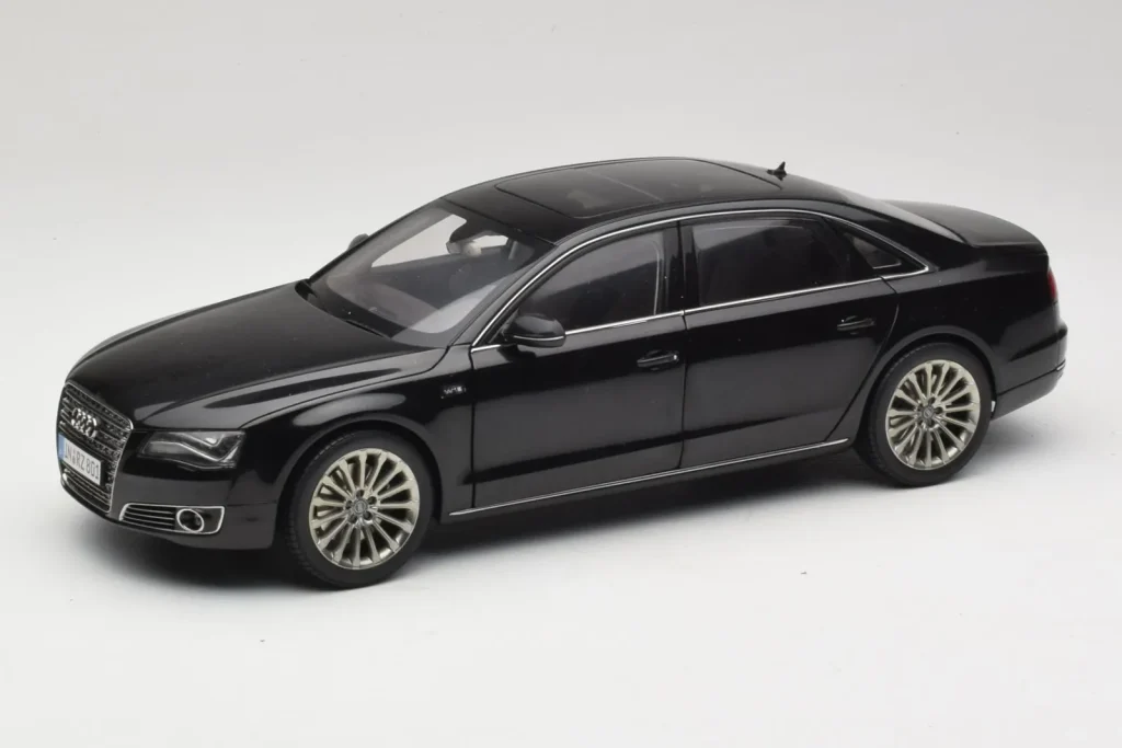 โมเดลรถ 1:18 Audi A8L D3 W12 Phantom สีดำ Kyosho (มือสอง)
