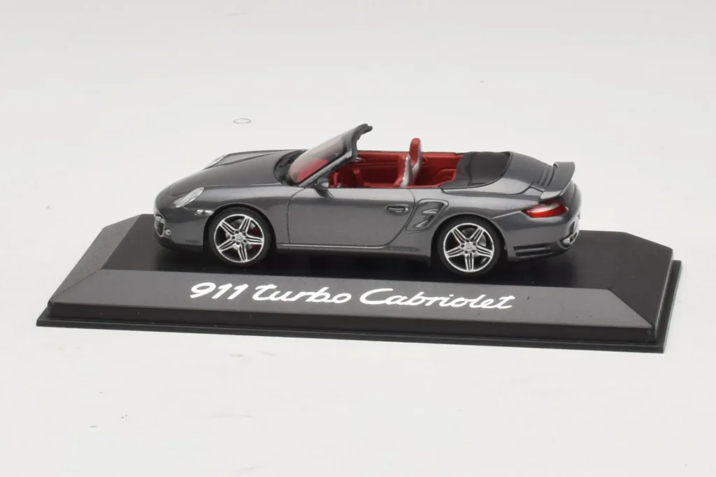 โมเดลรถ 1:43 Porsche 911 997 Turbo Cabriolet สีเทาเมทัลลิก Minichamps [WAP02015218] (มือสอง)