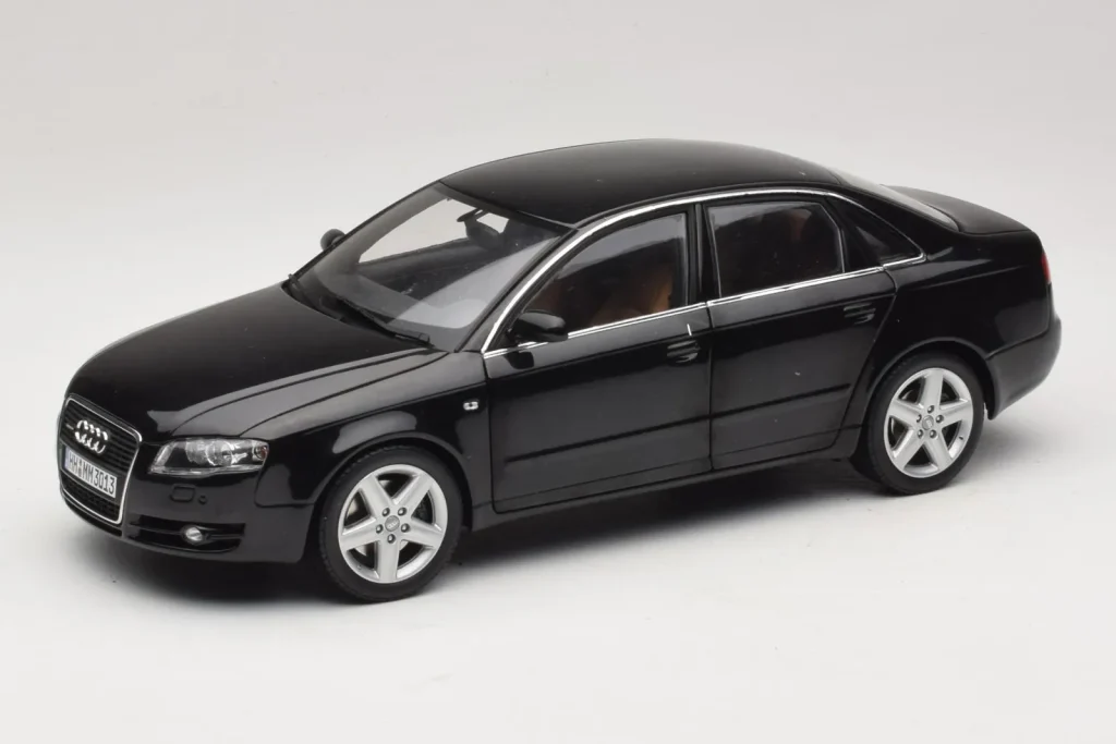 Model 1:18 Audi A4 B6 3.2 Quattro Black Minichamps