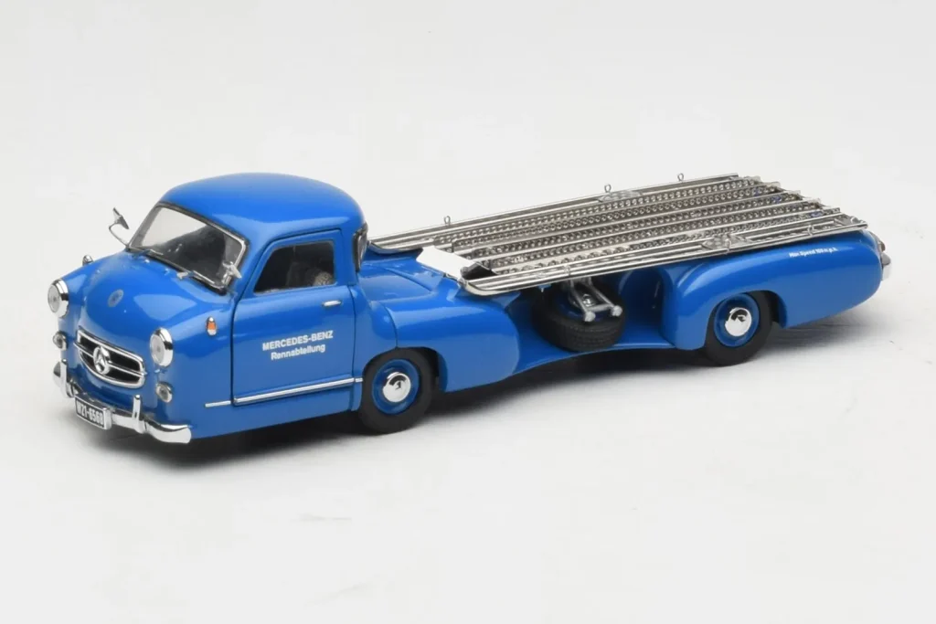 โมเดลรถ 1:43 Mercedes Renntransporter Blue Wonder CMC (มือสอง)