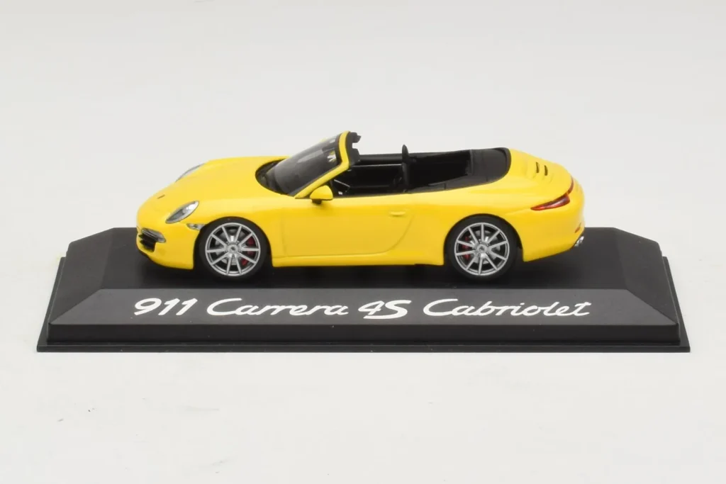 โมเดลรถ 1:43 Porsche 911 991 Carrera 4S Cabriolet สีเหลือง Minichamps (มือสอง)