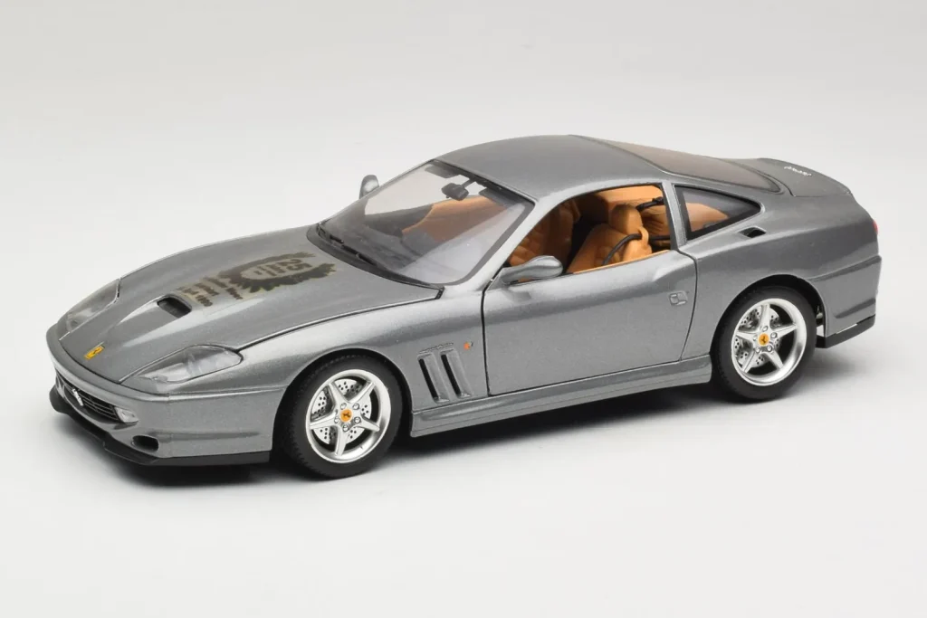 โมเดลรถ 1:18 Ferrari 550 Maranello 25 Jahre Ferrari Model Club Silver 2nd Version Bburago (มือสอง)