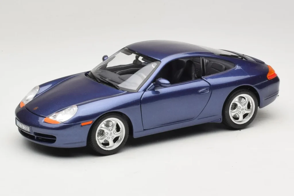 โมเดลรถ 1:18 Porsche 911 996 Carrera สีน้ำเงิน Bburago (มือสอง)