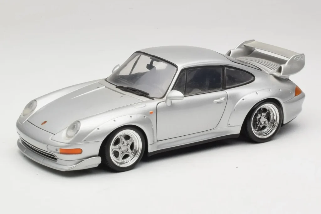 โมเดลรถ 1:18 Porsche 911 993 GT2 Street สีเงิน UT Models (มือสอง)