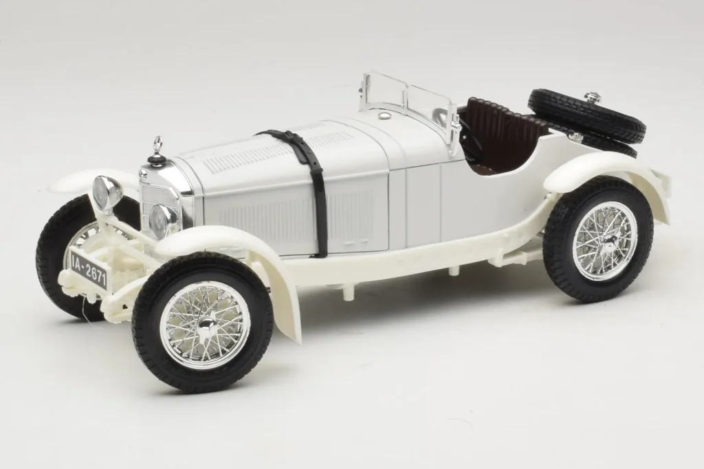 โมเดลรถ 1:18 Mercedes SSKL White 1931 Bburago (มือสอง)