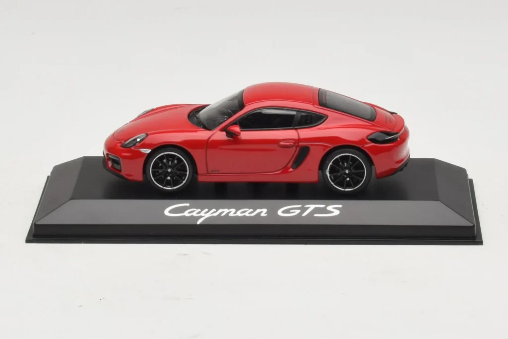 โมเดลรถ 1:43 Porsche Cayman 981 GTS สีแดง Minichamps (มือสอง)