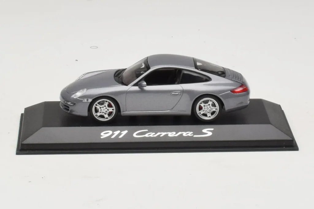 โมเดลรถ 1:43 Porsche 911 997 Carrera S สีเทาเมทัลลิก Minichamps [WAP02011615-P1] (มือสอง)