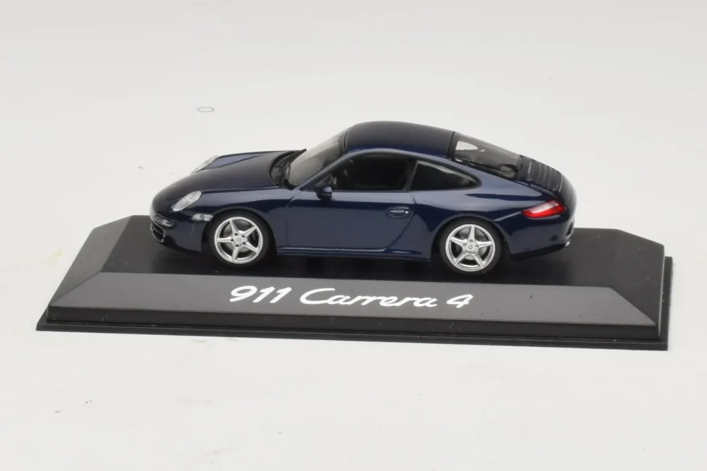 Model 1:43 Porsche 911 997 Carrera 4 Dark Blue Metallic Minichamps [WAP02010016]