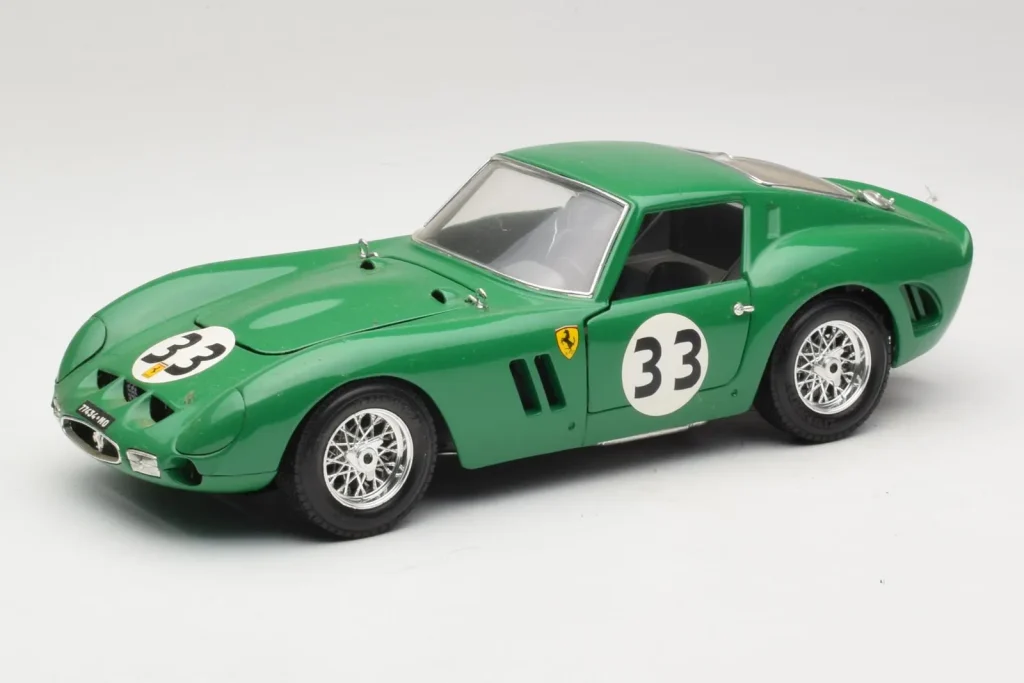 โมเดลรถ 1:18 Ferrari 250 GTO #33 สีเขียว Bburago (มือสอง)