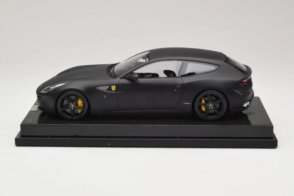 โมเดลรถ 1:18 Ferrari FF Matte สีดำ MR Collection (มือสอง)