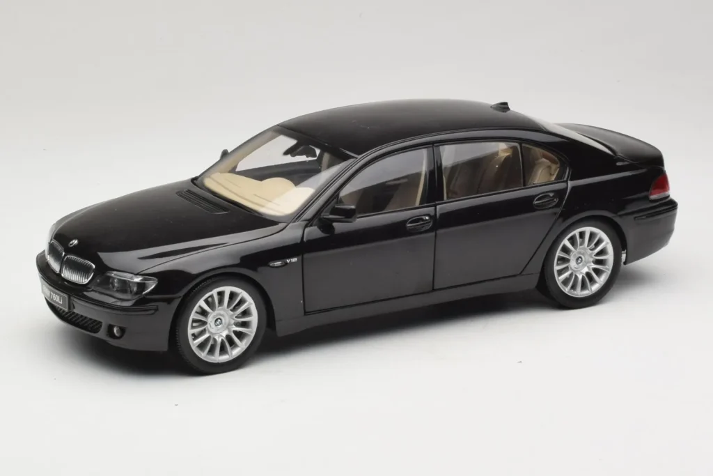 车型 1:18 BMW 760Li E66 Individual 黑色 Kyosho