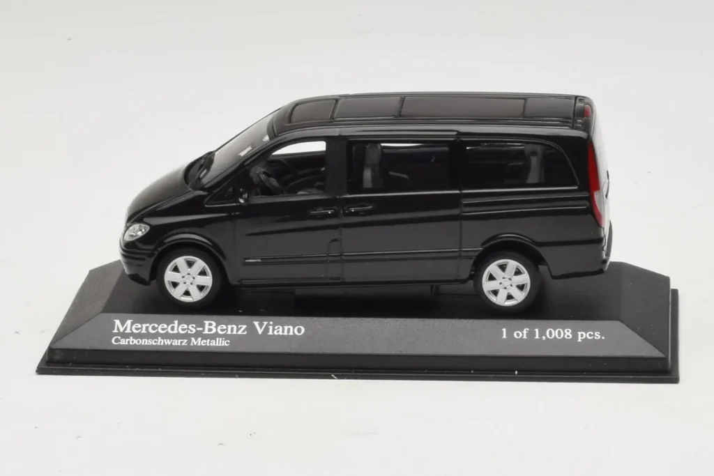 โมเดลรถ 1:43 Mercedes Viano สีดำ Minichamps (มือสอง)