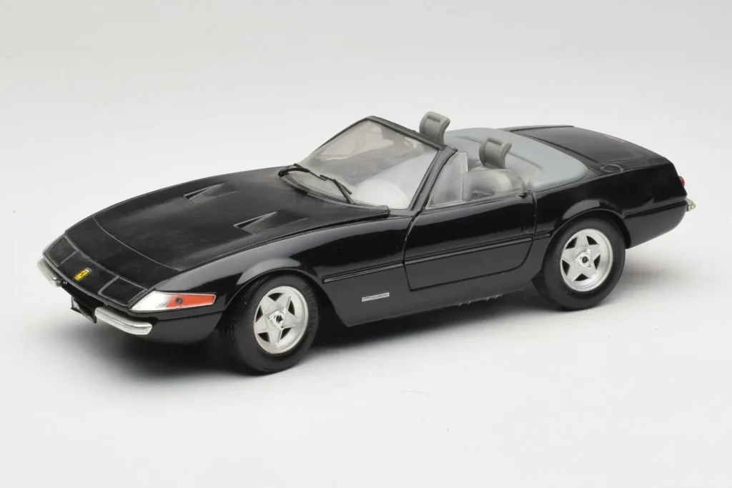 Model 1:18 Ferrari 365 GTB/4 Daytona Cabriolet Black Techno Giodi