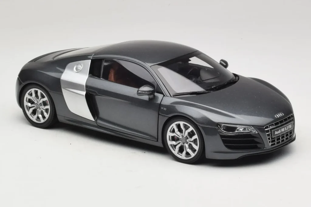 Model 1:18 Audi R8 5.2 FSI Quattro Daytona Grey Kyosho