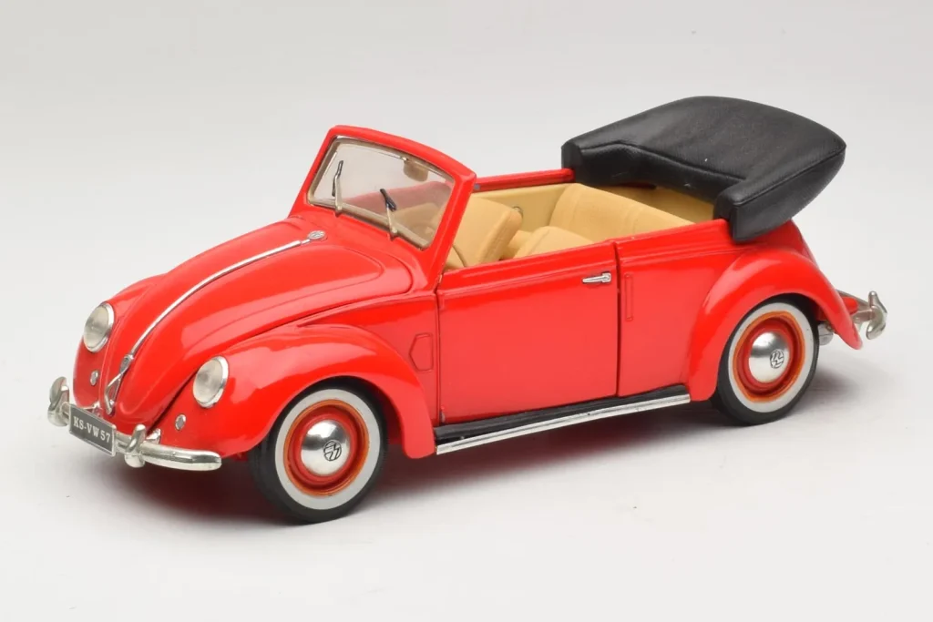 车型 1:18 Volkswagen Beetle Cabriolet 红色 Maisto
