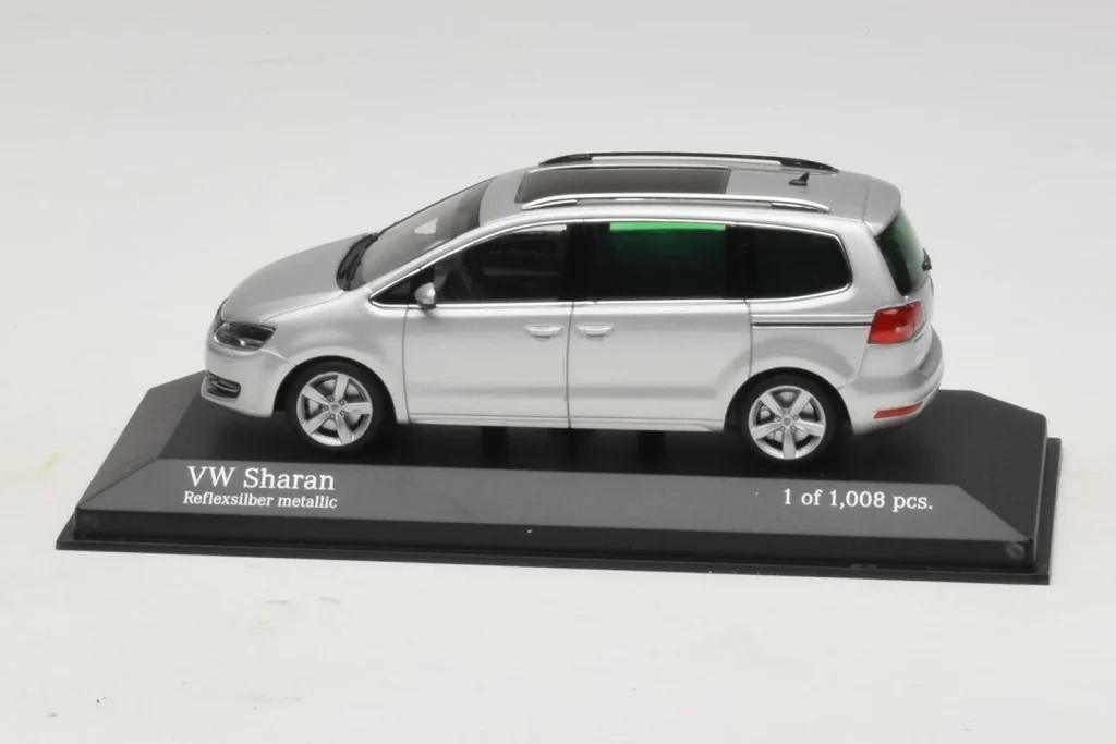 โมเดลรถ 1:43 Volkswagen Sharan สีเงิน Minichamps (มือสอง)
