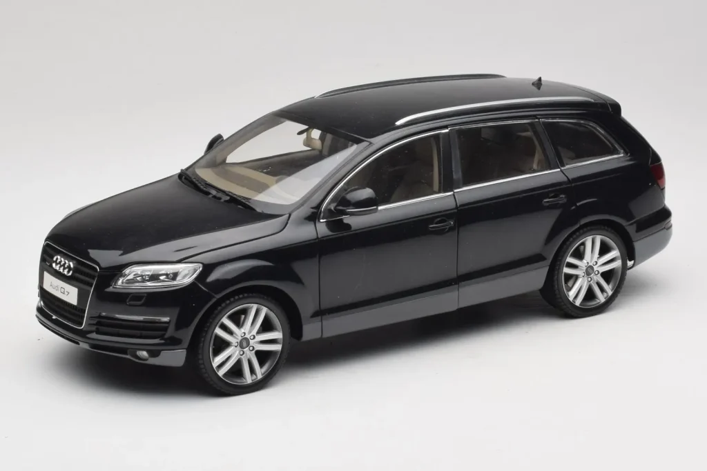 โมเดลรถ 1:18 Audi Q7 สีดำ Kyosho (มือสอง)